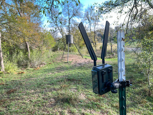 Slow Glow MAVERICK T-Post Trail Camera Mount